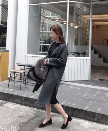 深灰色大衣怎么搭配？極致低調(diào)的時(shí)髦