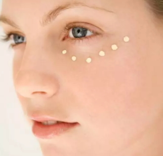 遮瑕膏和遮瑕筆哪個(gè)好？分析兩者的優(yōu)缺點(diǎn)