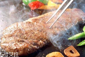 牛排煎糊了還能吃嗎 關(guān)鍵要掌握火候 牛排煎糊了還能吃嗎 關(guān)鍵要掌握火候