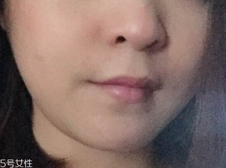 蘭芝V型唇膏01號(hào)色是什么樣的？淡粉色很溫婉