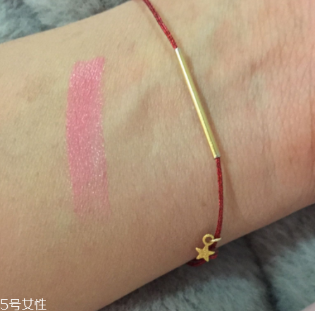 蘭芝V型唇膏01號(hào)色是什么樣的？淡粉色很溫婉