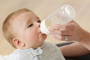 如何逐漸減少母乳的次數(shù)？轉(zhuǎn)移注意力很管用