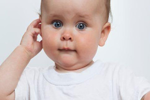 寶寶總是揪耳朵怎么回事？揪耳朵6大原因