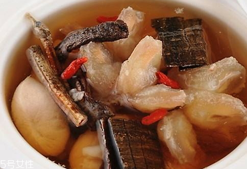 牛鞭為什么那么長(zhǎng) 竟然有一米多長(zhǎng) 牛鞭為什么那么長(zhǎng) 竟然有一米多長(zhǎng)