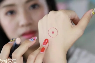 遮瑕棒和遮瑕液哪個好？遮瑕力度有區(qū)別