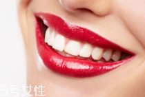 牙齒發(fā)黃是天生的嗎？只是你刷牙偷懶了