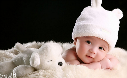 去胎記疼嗎？寶寶青色胎記大部分會消失