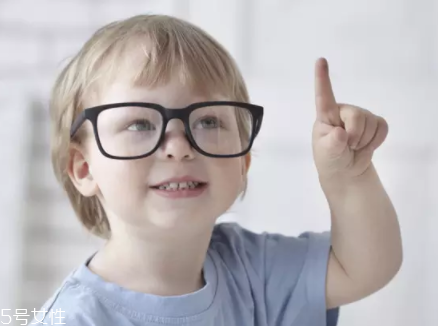 經(jīng)常用眼吃什么？多吃綠色和黃色食物