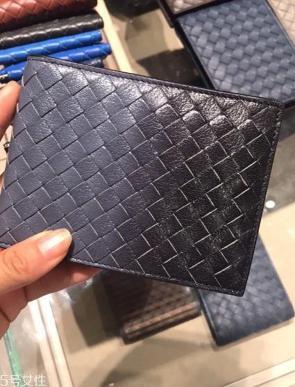 bv葆蝶家包包一般多少錢？意大利經(jīng)典品牌