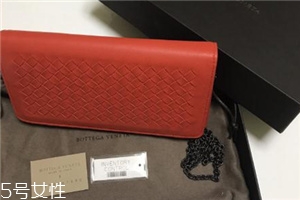 bv葆蝶家包包怎么樣？引領(lǐng)潮流的編織結(jié)構(gòu)