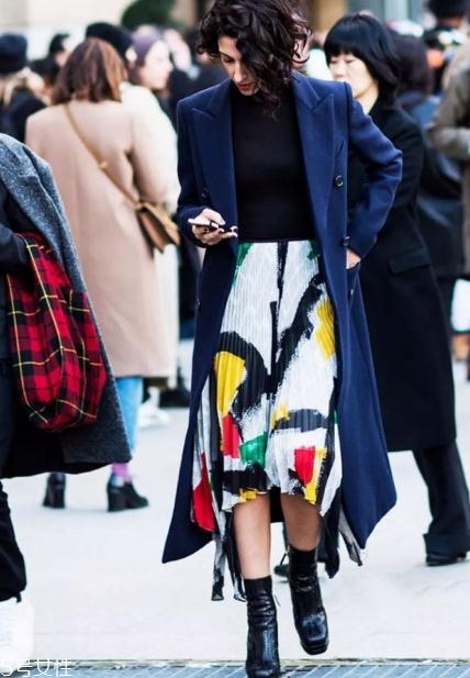 冬季半身裙怎么搭配？這樣穿時(shí)尚又藏肉