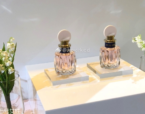 miumiu2018粉色香水好聞嗎？和舊款香水哪個(gè)更好聞
