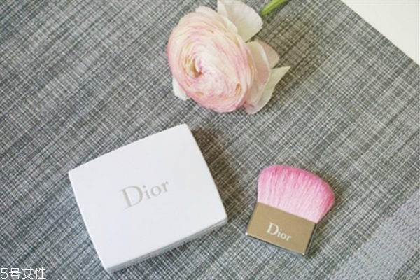 迪奧春季限定櫻花腮紅好用嗎？顏值即正義