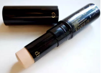 遮瑕筆和修容筆一樣嗎？色號和用法不一樣