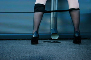 女人憋尿有什么壞處？女性憋尿危害大