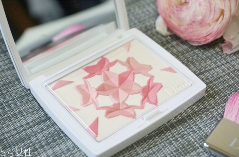 迪奧春季限定櫻花腮紅好用嗎？顏值即正義