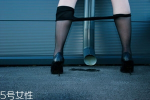 女人憋尿有什么壞處？女性憋尿危害大