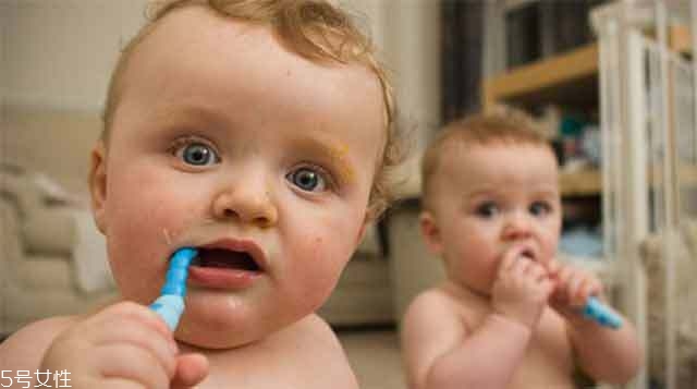 怎樣應(yīng)對(duì)寶寶口臭問(wèn)題？體內(nèi)外調(diào)節(jié)是關(guān)鍵