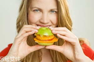 吃哪些水果對(duì)頭發(fā)有好處？給頭發(fā)吃點(diǎn)水果