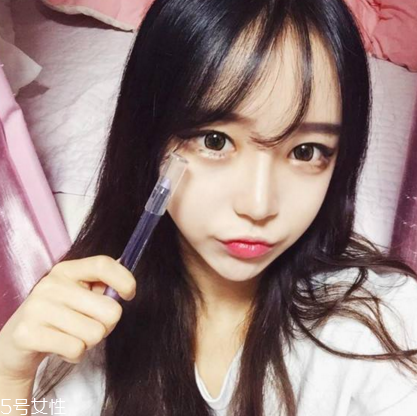 腮紅膏和腮紅粉哪個(gè)好用？黃皮適合的腮紅顏色