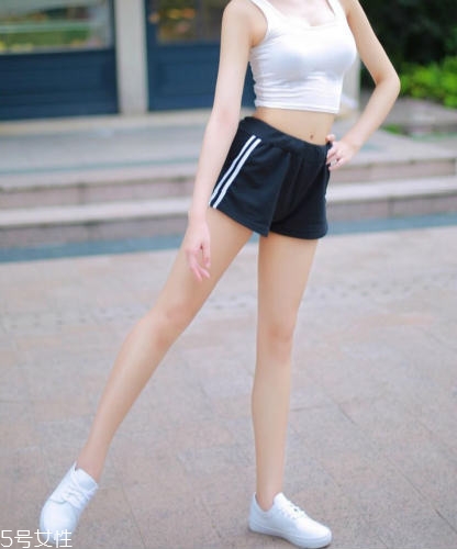 哪些原因讓腿型變差？蹺二郎腿是主因