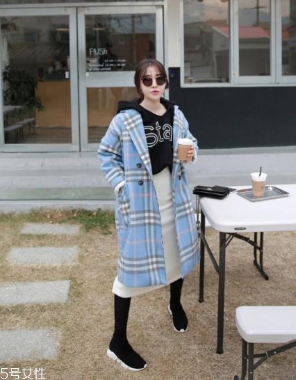 藍(lán)色大衣搭配什么鞋子？優(yōu)雅氣質(zhì)盡顯