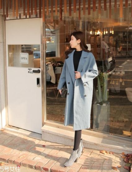 藍(lán)色大衣搭配什么鞋子？優(yōu)雅氣質(zhì)盡顯