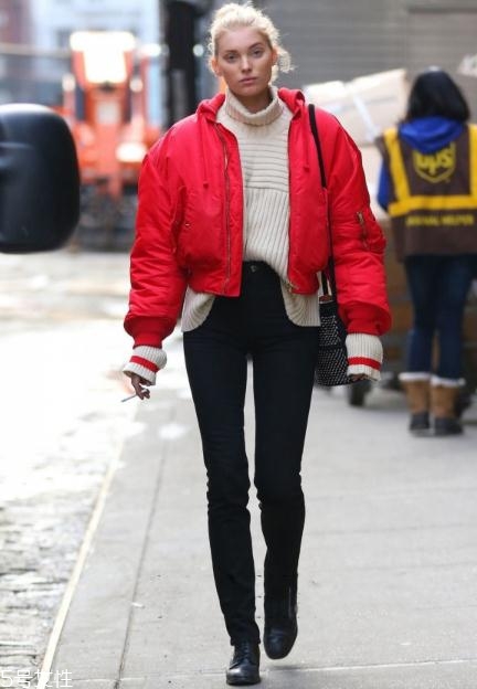 大紅色外套配什么顏色打底衫？四款顏色搭配照亮冬季