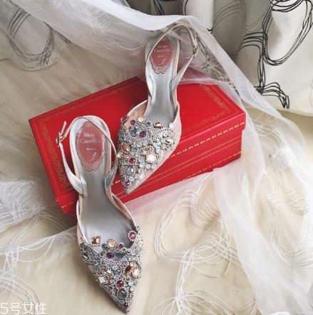 rene caovilla是什么檔次？無(wú)數(shù)女人的夢(mèng)幻水晶鞋