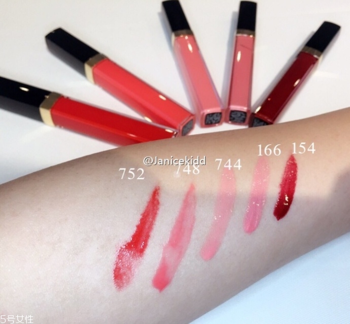 香奈兒可可小姐唇露748什么色？香奈兒水晶糖光透唇釉全試色