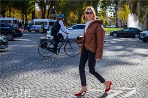 大紅色鞋子怎么搭配？冬季也要時(shí)尚大氣