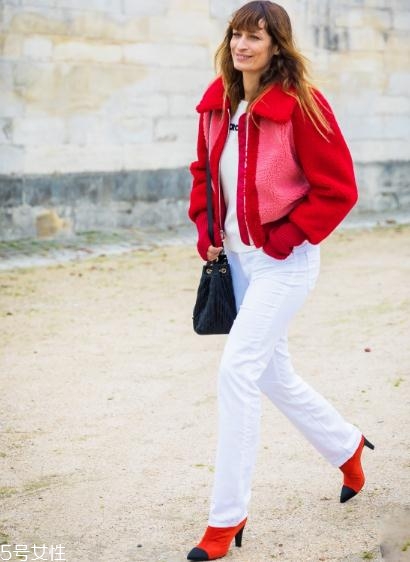 大紅色鞋子怎么搭配？冬季也要時(shí)尚大氣