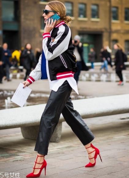 大紅色鞋子怎么搭配？冬季也要時(shí)尚大氣