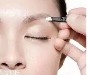 眉型為什么很奇怪？眉頭沒畫好