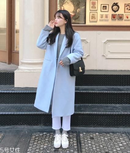 藍色大衣里面搭配什么？這樣穿更優(yōu)雅