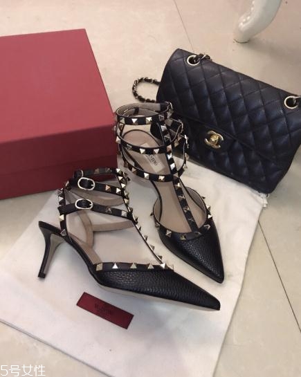 華倫天奴鉚釘鞋多少錢？腳尖上的春意盎然