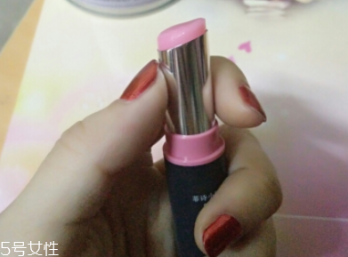 菲詩(shī)小鋪唇膏04薰衣草試色 溫柔粉適合日常妝 菲詩(shī)小鋪唇膏04薰衣草試色 溫柔粉適合日常妝