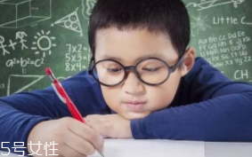 眼睛激光手術(shù)會(huì)不會(huì)發(fā)生意外？20年經(jīng)驗(yàn)手術(shù)水平高