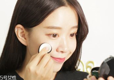 2018奶茶妝怎么畫？偽素顏撩漢妝容畫法
