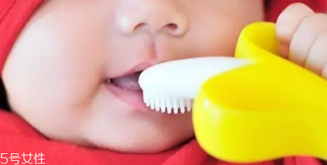 磨牙是因?yàn)槭芰宋?？孩子的心理狀況也會(huì)導(dǎo)致磨牙