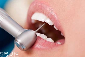 磨牙是因?yàn)槭芰宋?？孩子的心理狀況也會(huì)導(dǎo)致磨牙