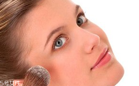 黑皮膚用什么顏色的腮紅？腮紅的作用