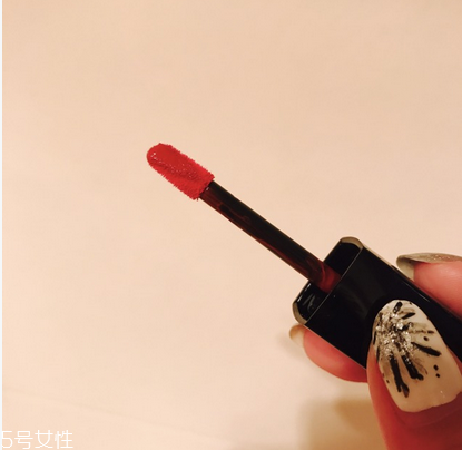 香奈兒炫亮魅力印記唇釉哪個色號好看？質感超棒