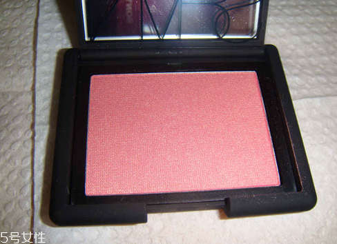 nars腮紅哪個(gè)色系顯白？nars腮紅全試色