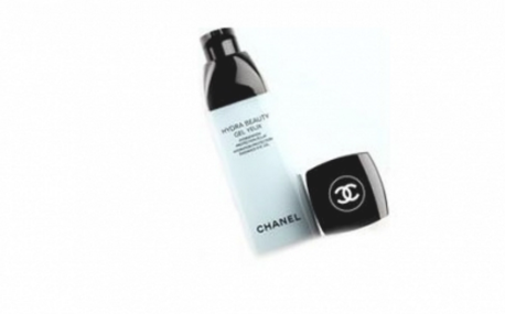 香奈兒山茶花眼霜好用嗎？香奈兒眼霜使用方法