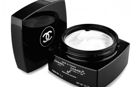 香奈兒眼霜有幾種？20歲以上的人就要使用眼霜