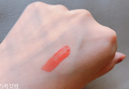 香奈兒可可小姐唇露748什么色？香奈兒水晶糖光透唇釉全試色