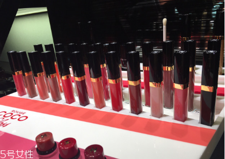 香奈兒可可小姐唇露748什么色？香奈兒水晶糖光透唇釉全試色