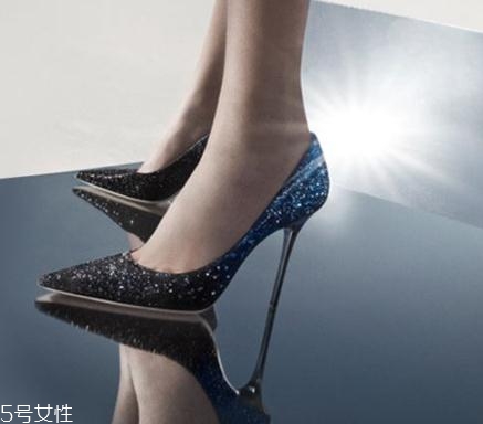 jimmy choo鞋子偏碼嗎？萬千女性的婚鞋首選