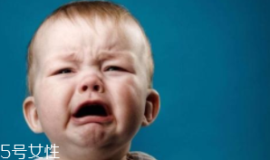 熊孩子往輸液瓶里注臟水 熊孩子怎么管教？